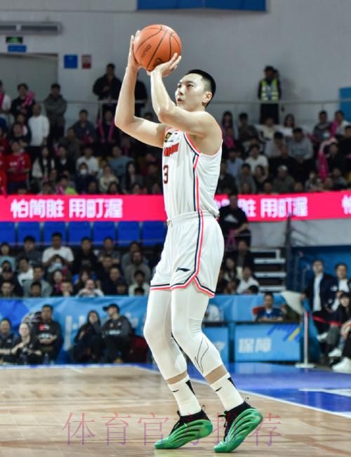 广东队记:球队现在很需要找回状态的胡明轩在场上帮助球队 广东队记:球队现在很需要找回状态的胡明轩在场上帮助球队